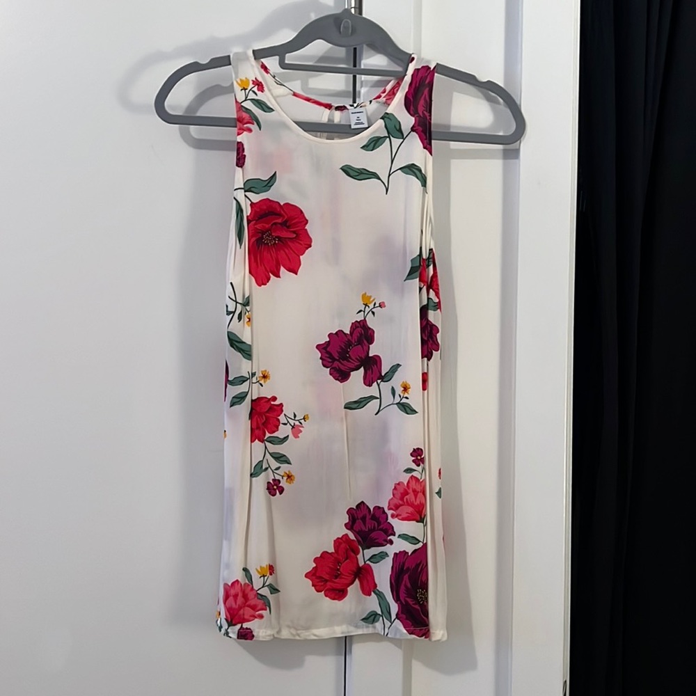 Old Navy Floral White and Pink Tank Top — Size: M